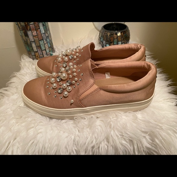 Bedazzled mauve colored shoes - Picture 5 of 5